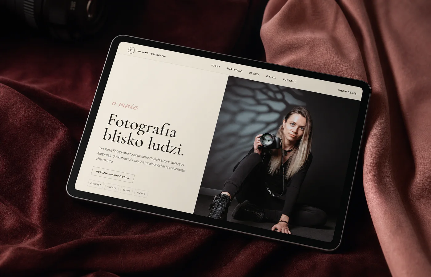 Strona Yin Yang Fotografia pokazana na ekranie tabletu